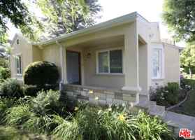 featured image of 23005 Oxnard St
