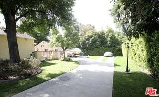 23005 Oxnard St - Photo 2 of 4
