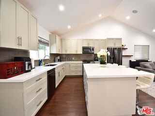 23005 Oxnard St - Photo 3 of 4