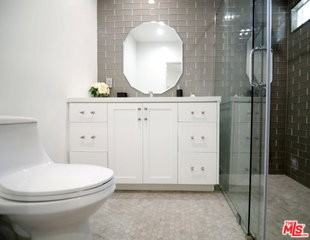23005 Oxnard St - Photo 4 of 4