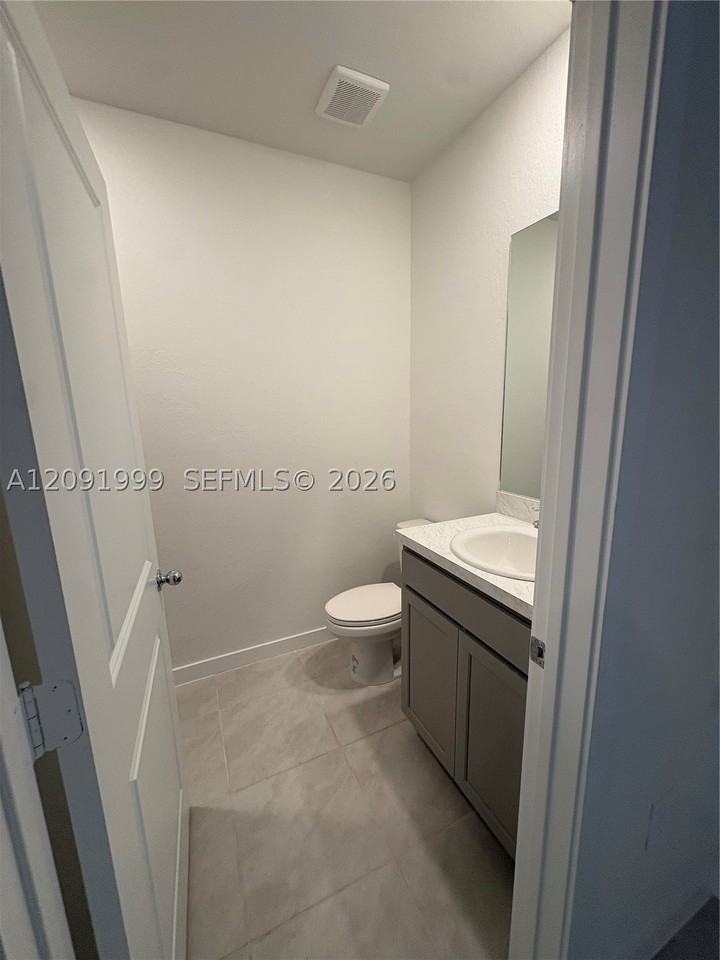1435 Ne 4th Ave #0 - Photo 5 of 9