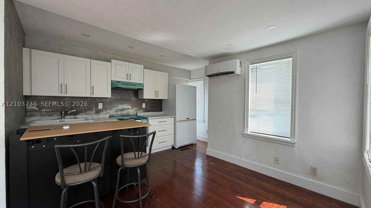 1021 Ne 33rd St #F1 - Photo 3 of 15