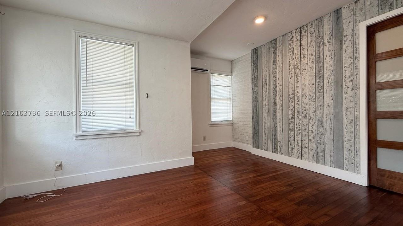 1021 Ne 33rd St #F1 - Photo 6 of 15