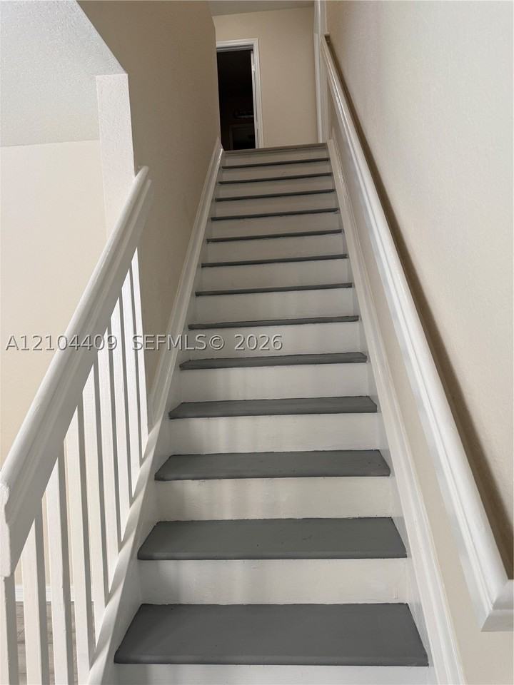4550 Se Graham Dr - Photo 3 of 26
