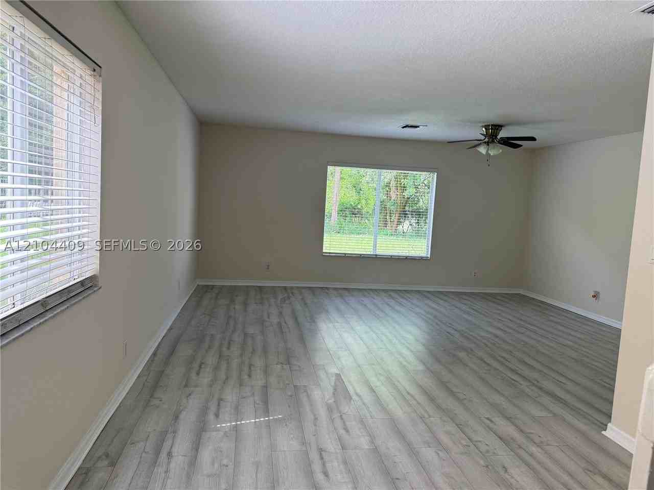4550 Se Graham Dr - Photo 5 of 26