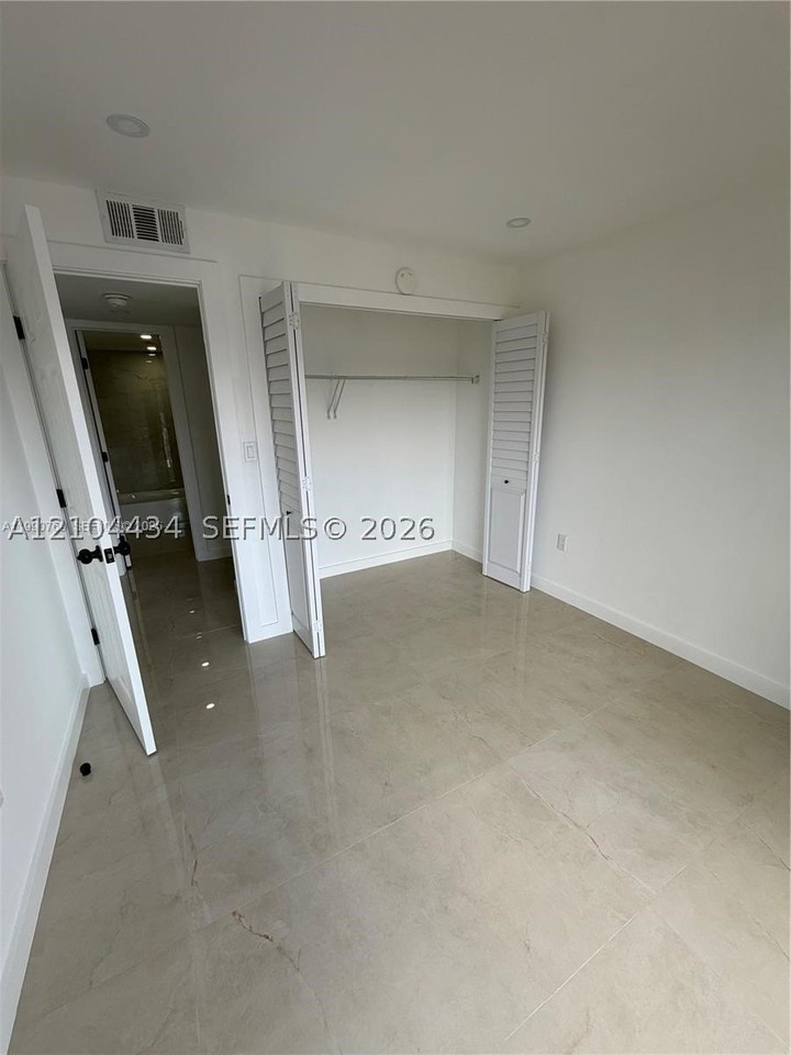 1820 W 53rd St #201 - Photo 6 of 18