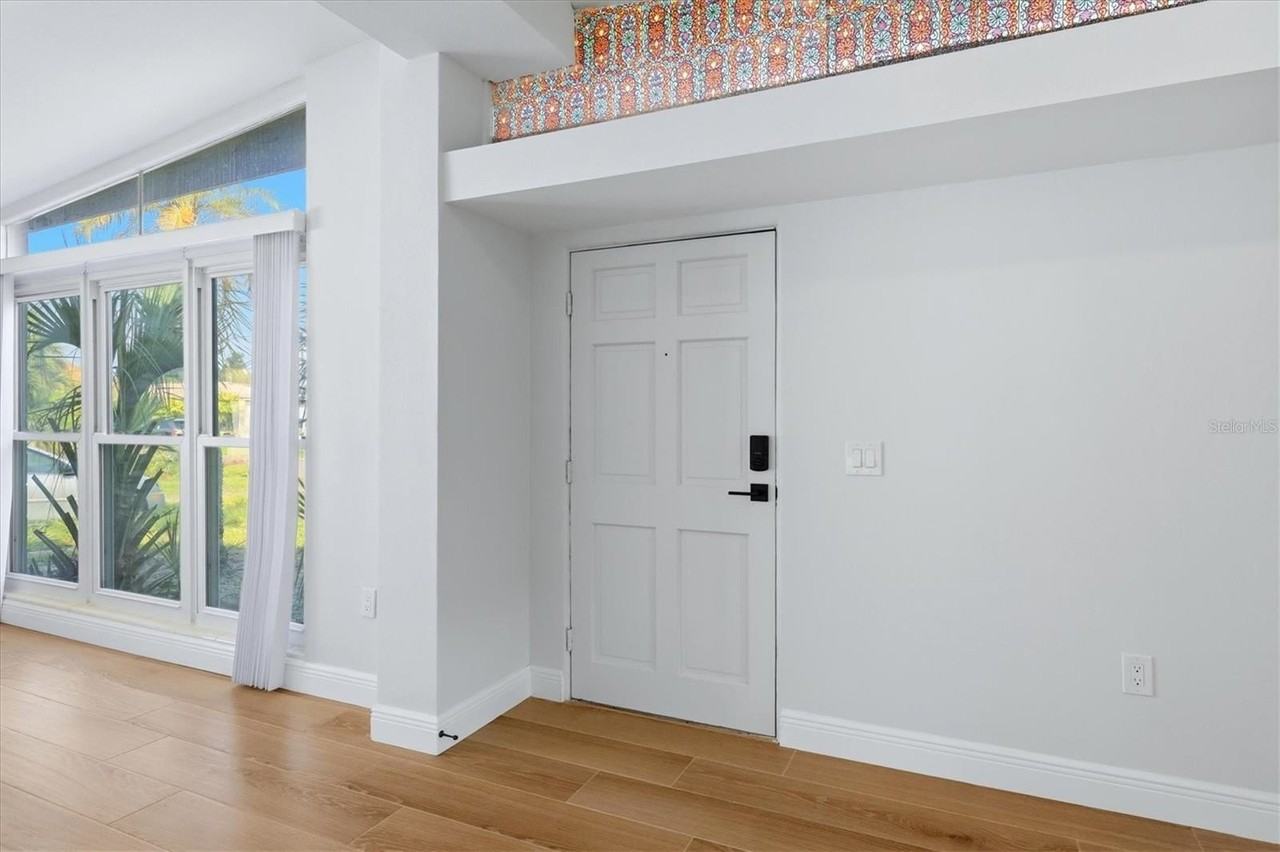 2320 Colgate Ave - Photo 5 of 47
