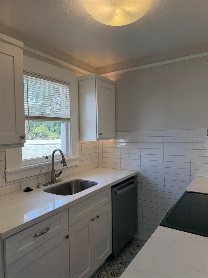 807 1/2 S Fremont Ave - Photo 4 of 50