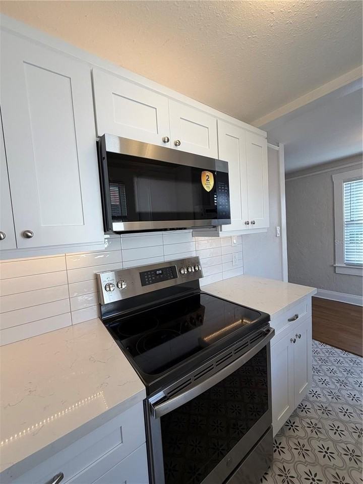 807 1/2 S Fremont Ave - Photo 5 of 50