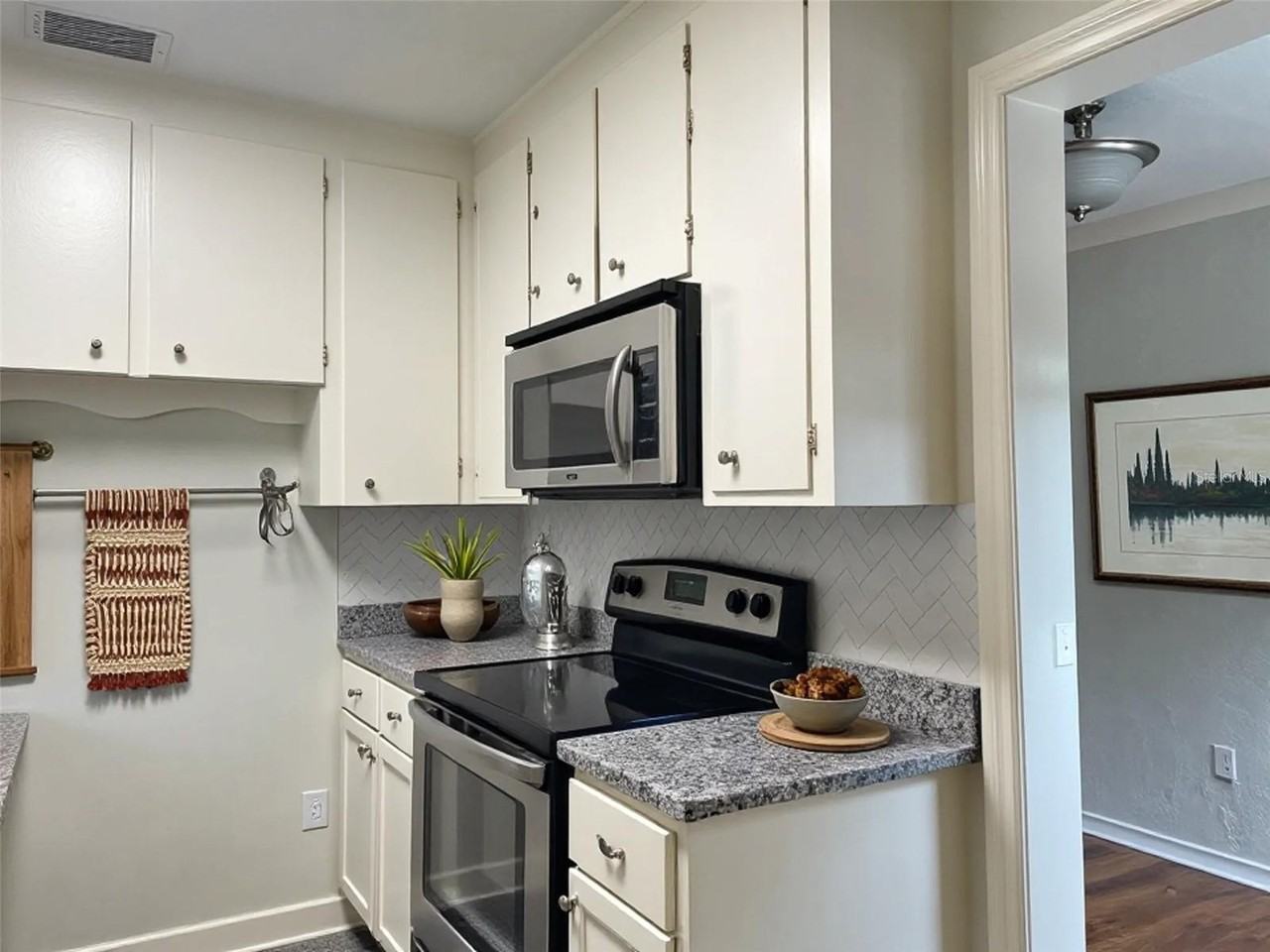 303 S Audubon Ave - Photo 6 of 27