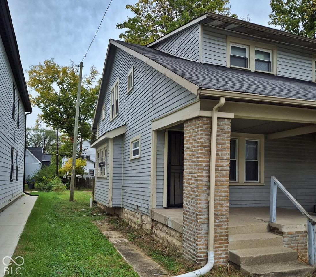 1839 N Dexter St - Photo 2 of 19