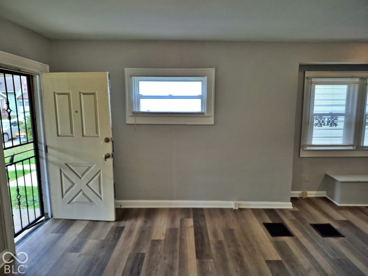 1839 N Dexter St - Photo 6 of 19