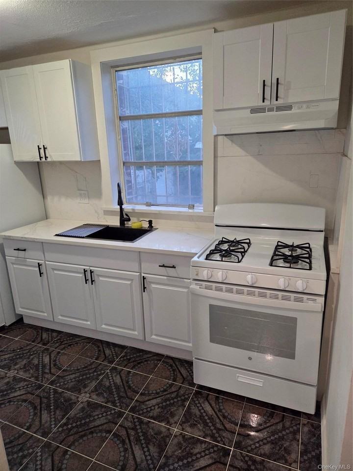 4 Highland Ct - Photo 3 of 9