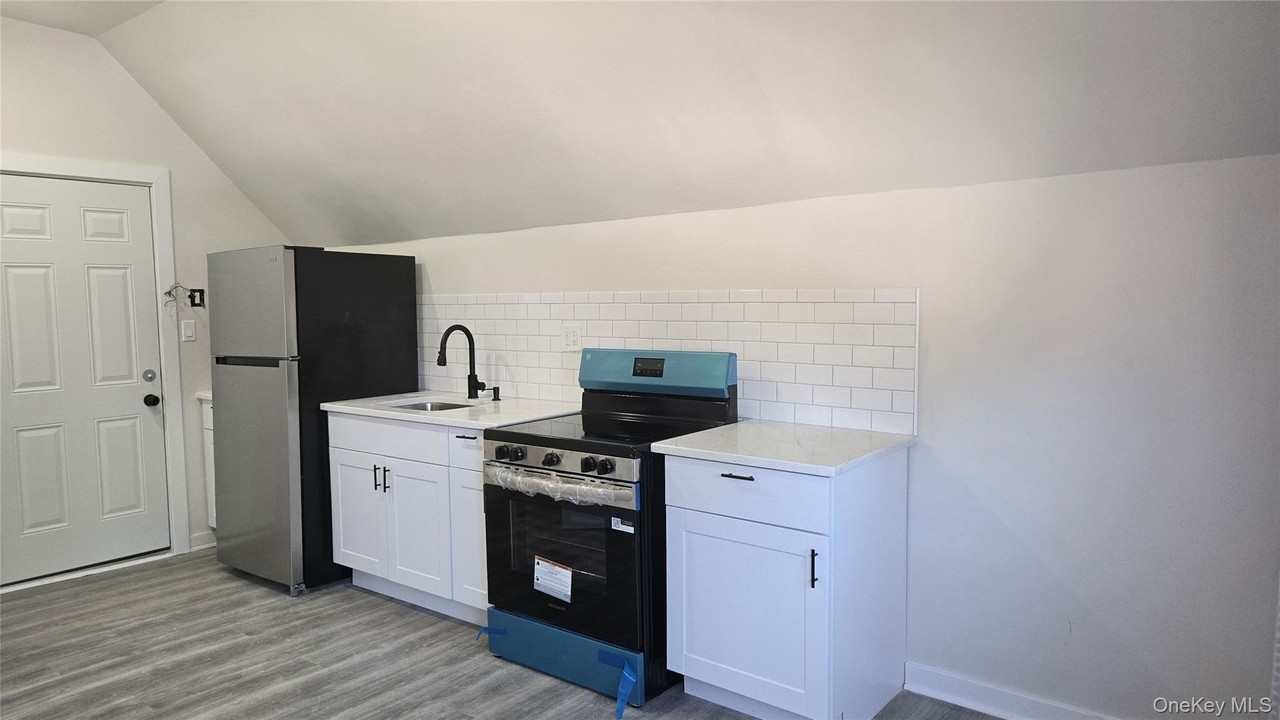 48 S Clinton St - Photo 4 of 9