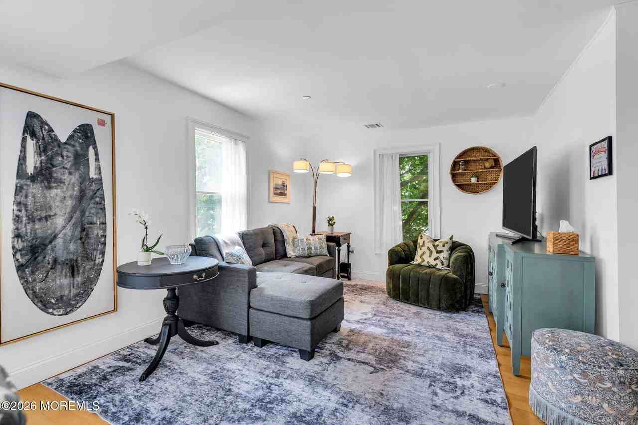 317 6th Ave #201 - Photo 7 of 32
