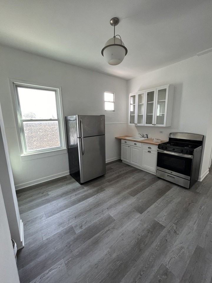 3323 N Pulaski Rd #2RB - Photo 4 of 7