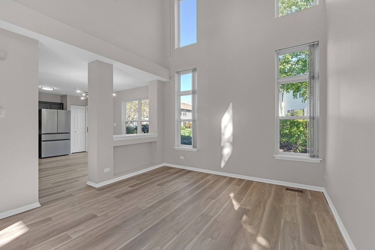 1530 E Chivalry Ct - Photo 2 of 22