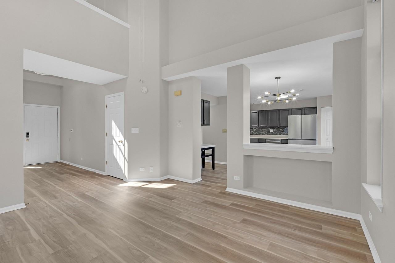 1530 E Chivalry Ct - Photo 4 of 22