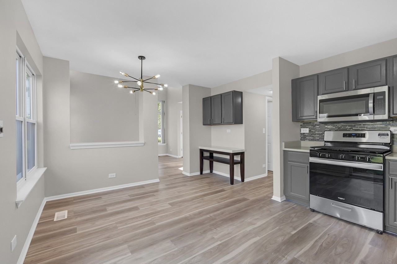 1530 E Chivalry Ct - Photo 6 of 22