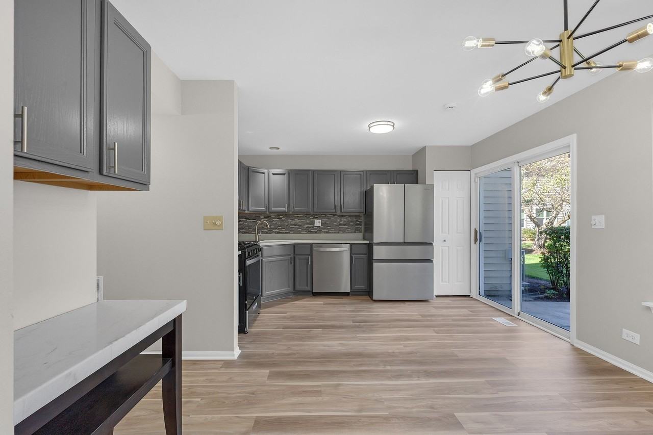 1530 E Chivalry Ct - Photo 7 of 22