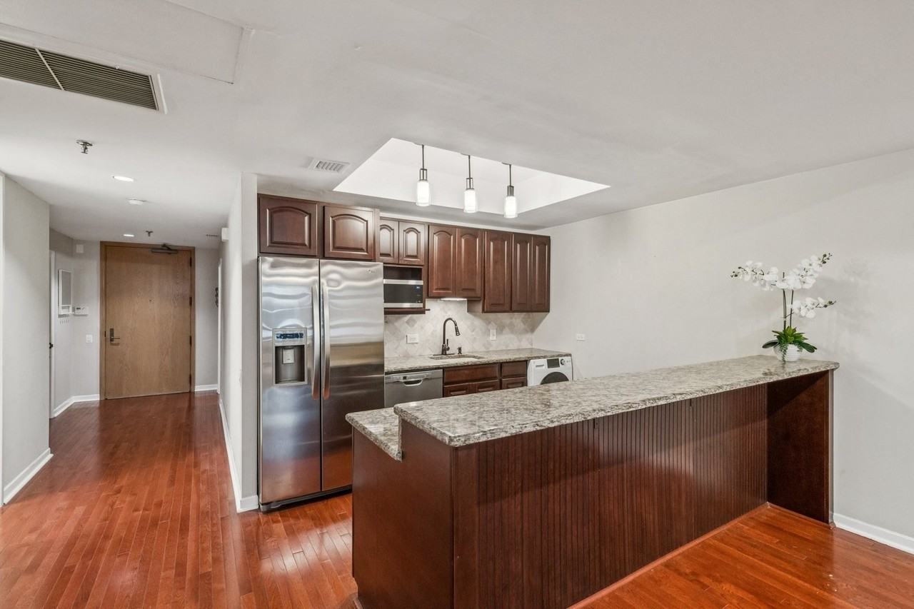 680 N Lake Shore Dr #317 - Photo 7 of 15