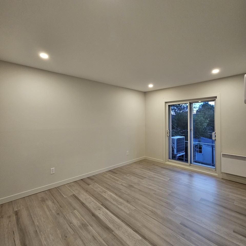 5567 Rue de San-Remo - Photo 5 of 21
