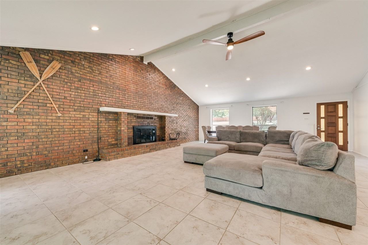 110 La Jolla St - Photo 4 of 25