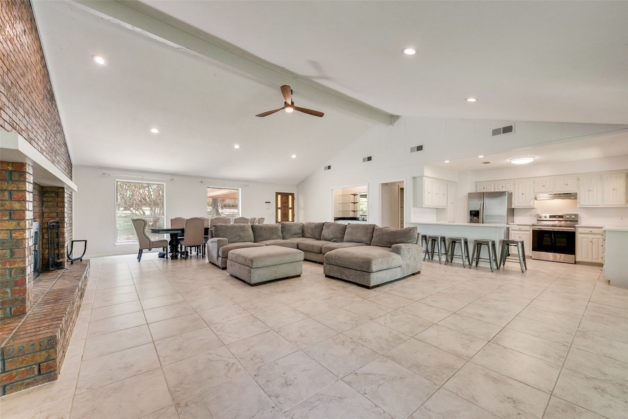 110 La Jolla St - Photo 5 of 25