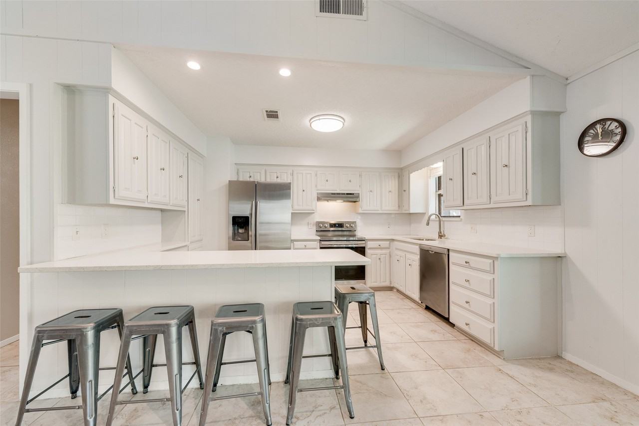 110 La Jolla St - Photo 6 of 25