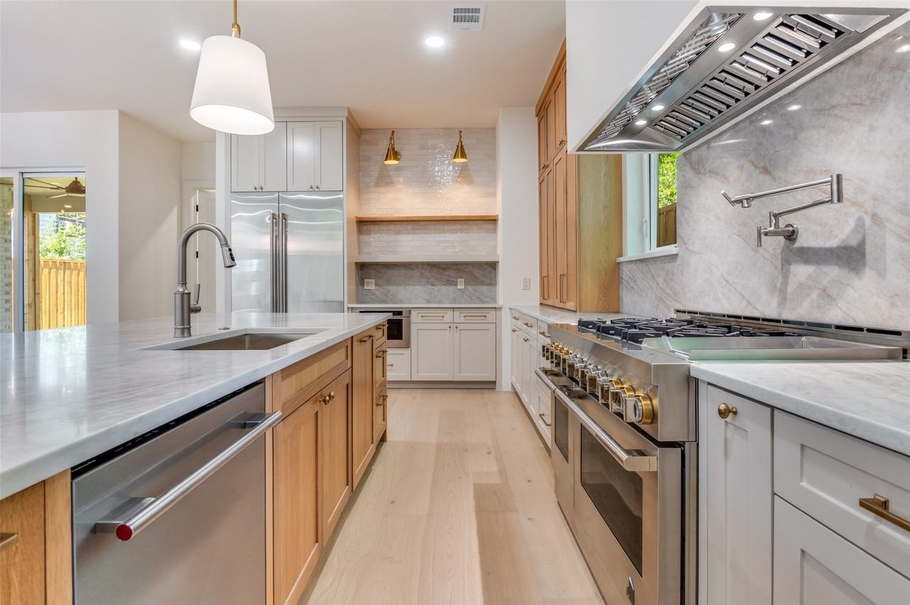 4207 Bonham St - Photo 5 of 25