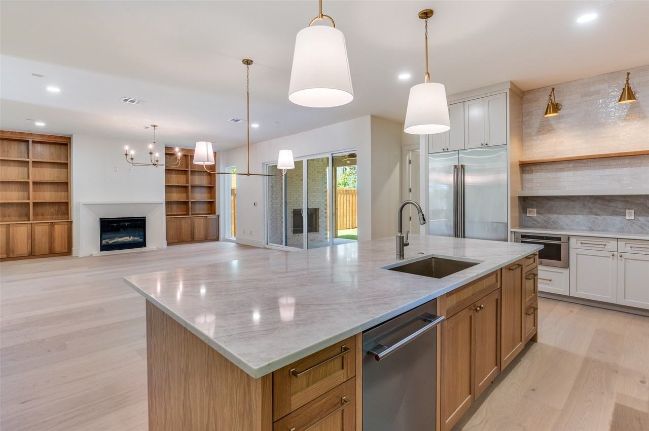 4207 Bonham St - Photo 7 of 25