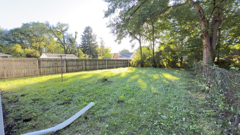 11385 Saint Marys St - Photo 2 of 14