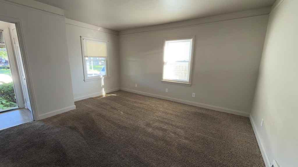 11385 Saint Marys St - Photo 3 of 14