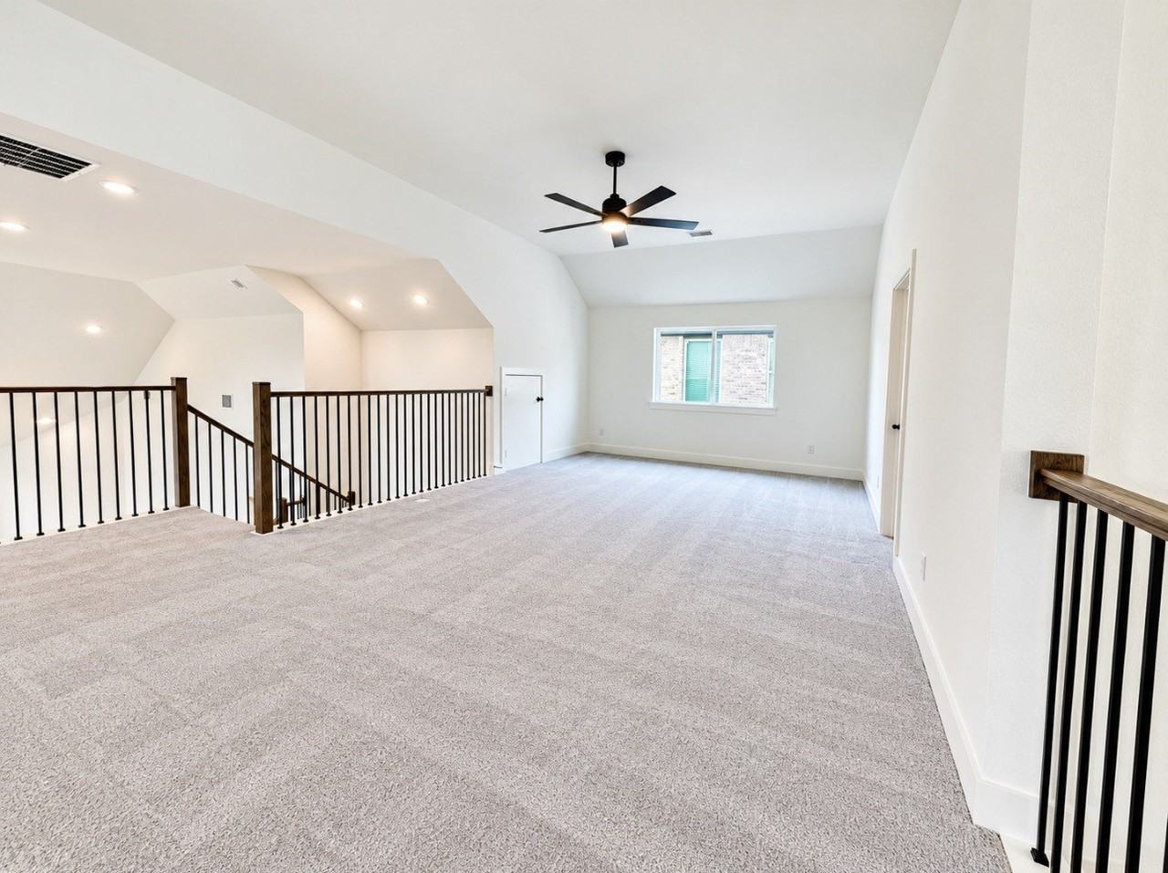 1129 Bradford St - Photo 5 of 6