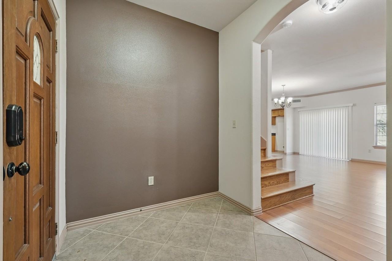 3709 Pearl Trl - Photo 4 of 27
