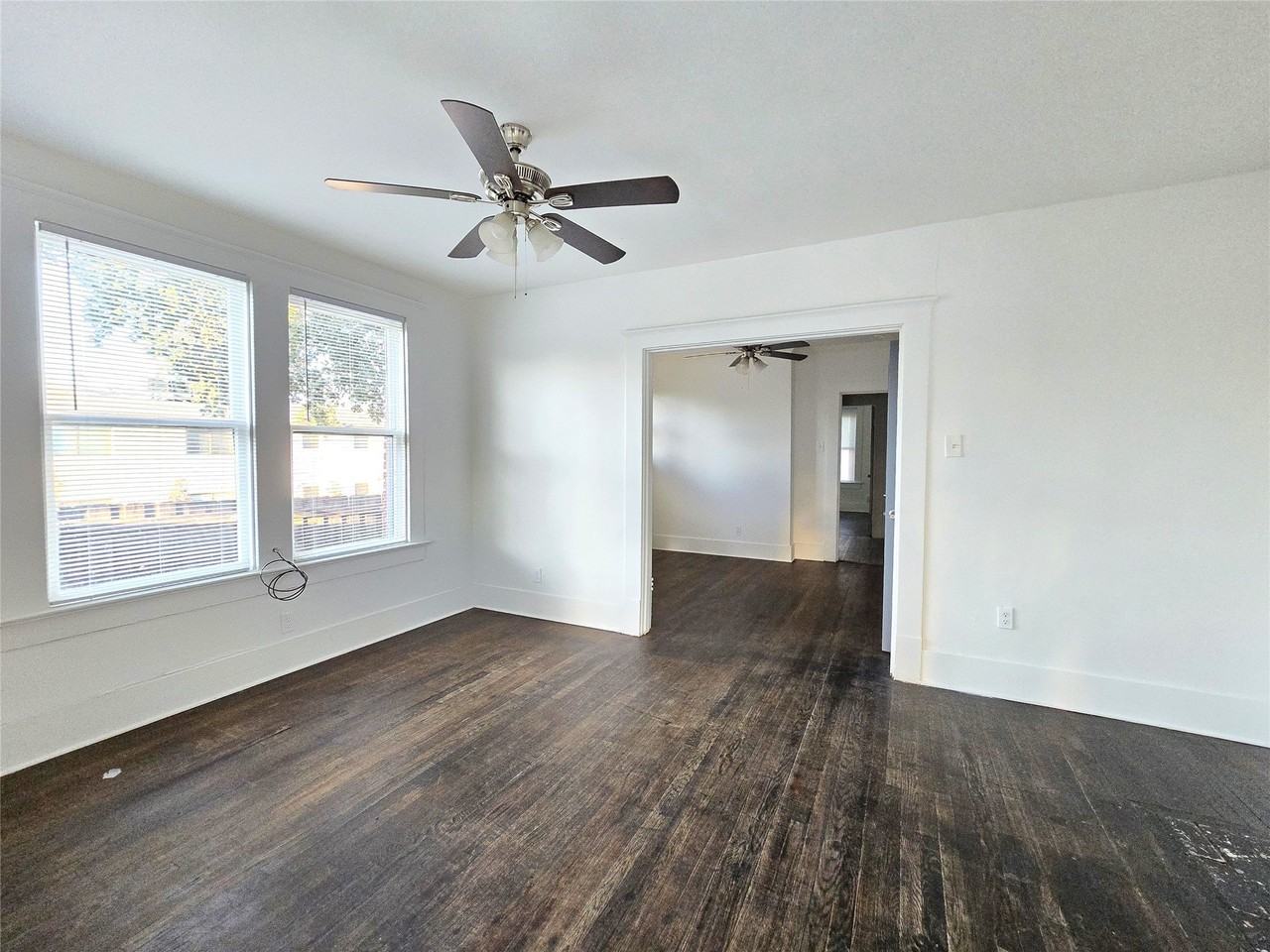 630 N Ewing Ave - Photo 2 of 10