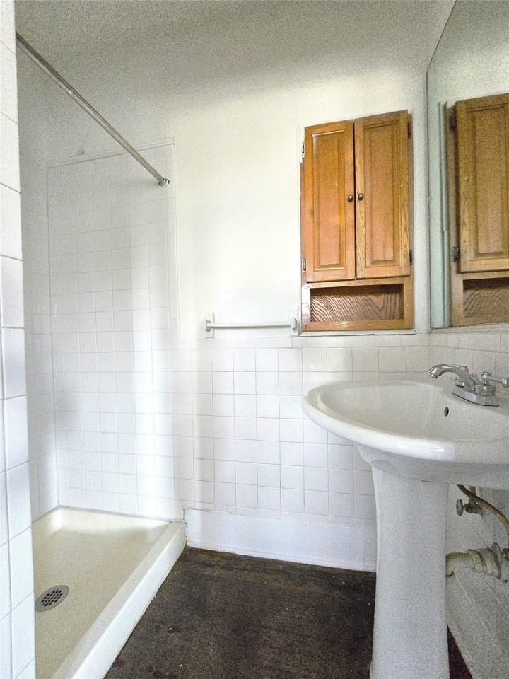 630 N Ewing Ave - Photo 6 of 10