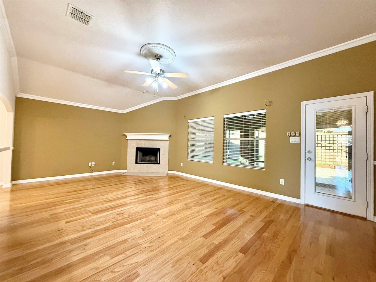 6500 Sierra Madre Dr - Photo 5 of 29