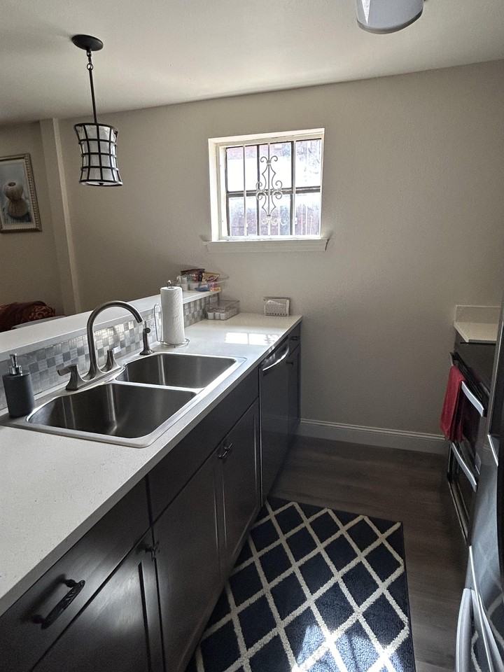 870 8th St W #4 - Photo 6 of 16