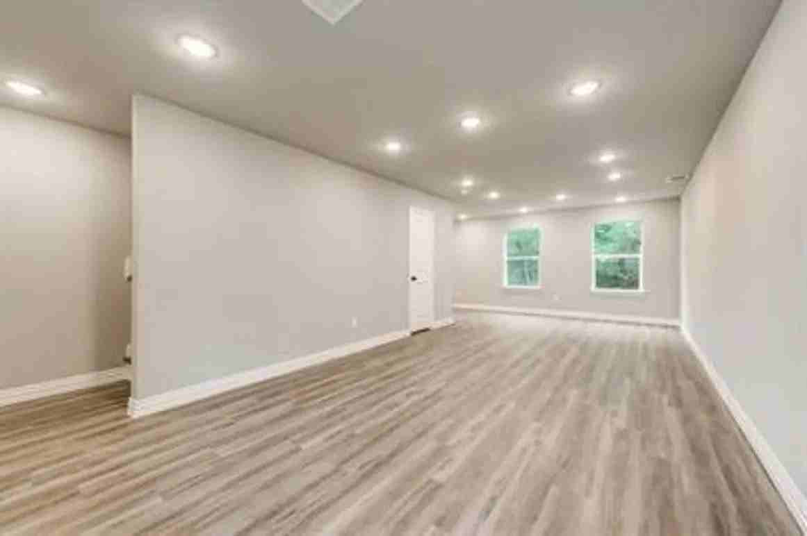 1118 Oak Dr - Photo 5 of 20