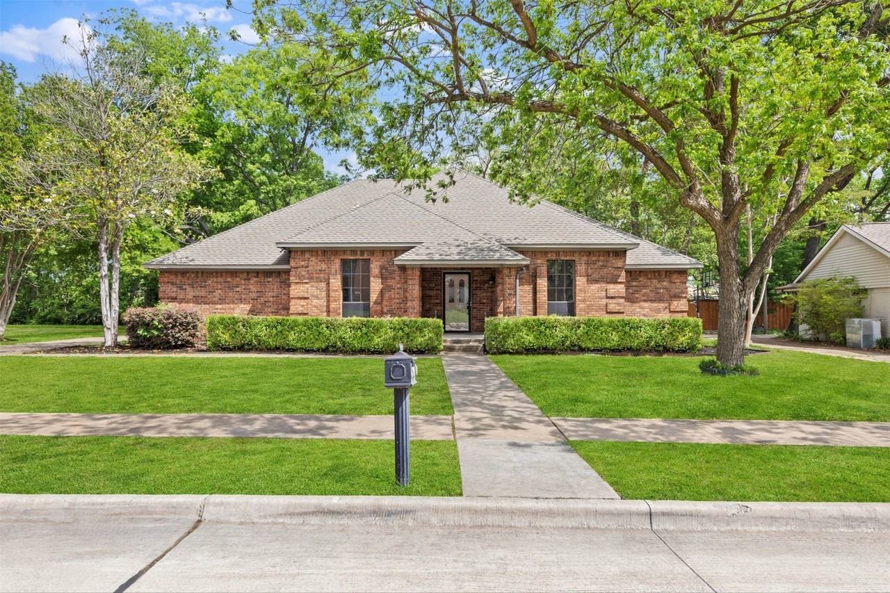 306 Westpark Dr N - Photo 2 of 33