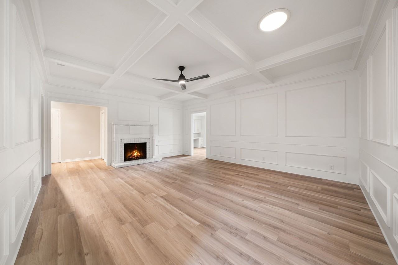 306 Westpark Dr N - Photo 5 of 33
