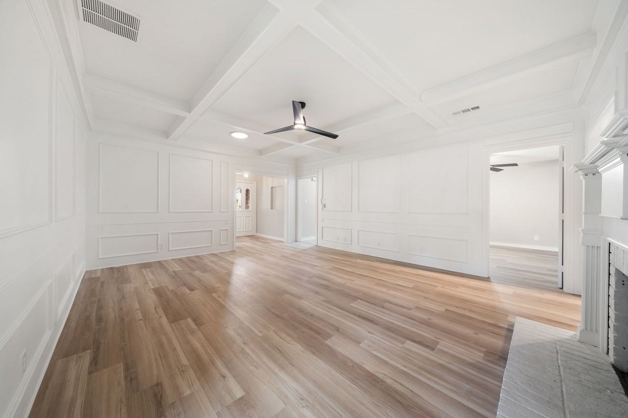 306 Westpark Dr N - Photo 6 of 33