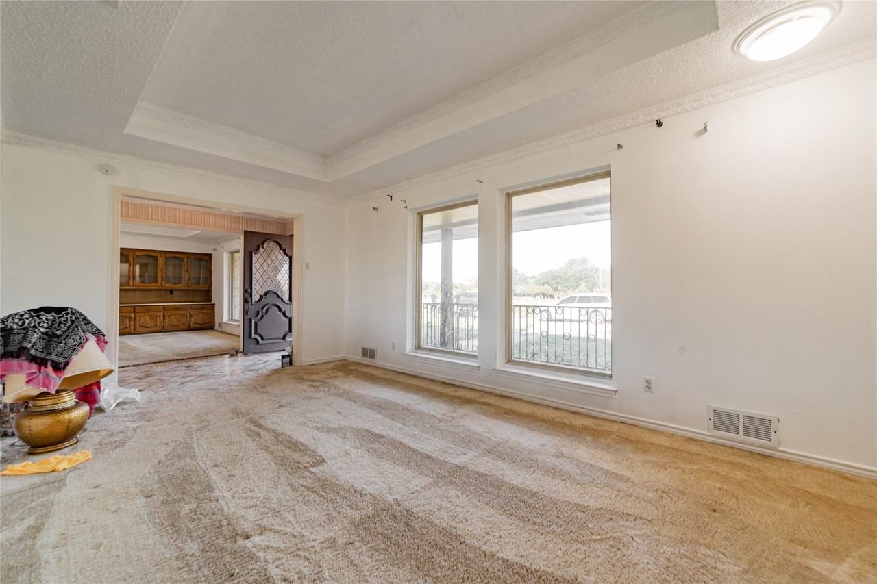 4320 Hickox Rd - Photo 4 of 40