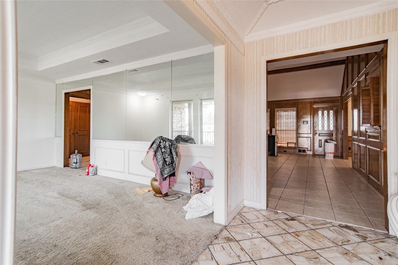 4320 Hickox Rd - Photo 5 of 40