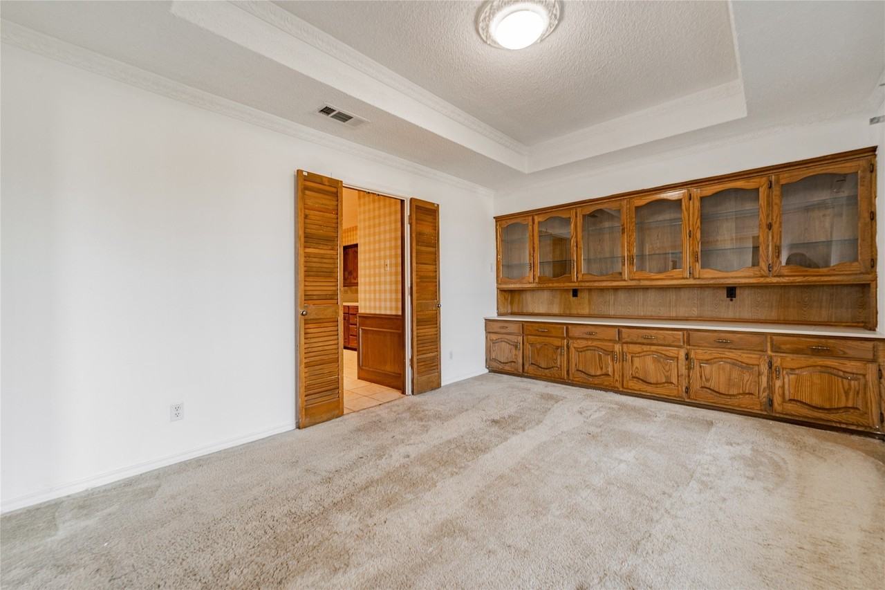 4320 Hickox Rd - Photo 6 of 40