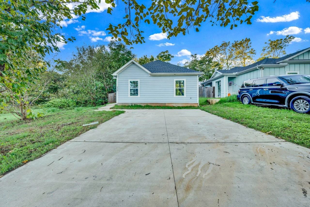 2909 S Scullin Ave - Photo 4 of 20