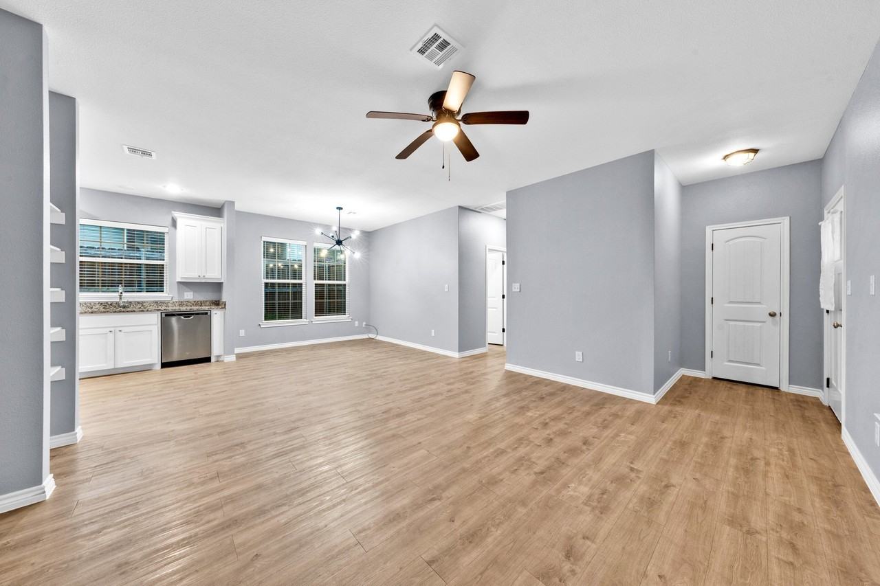 2909 S Scullin Ave - Photo 7 of 20