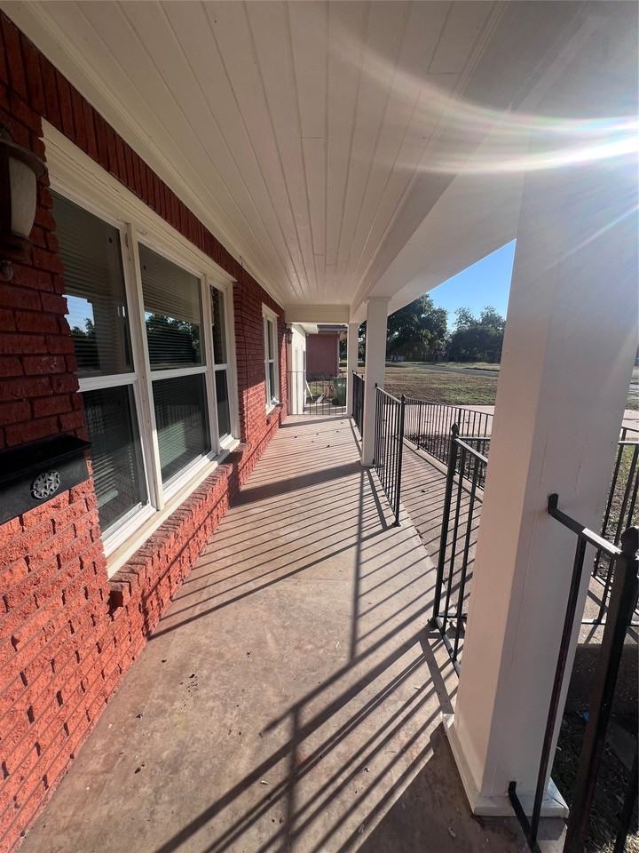 3215 Pine Ave - Photo 2 of 22