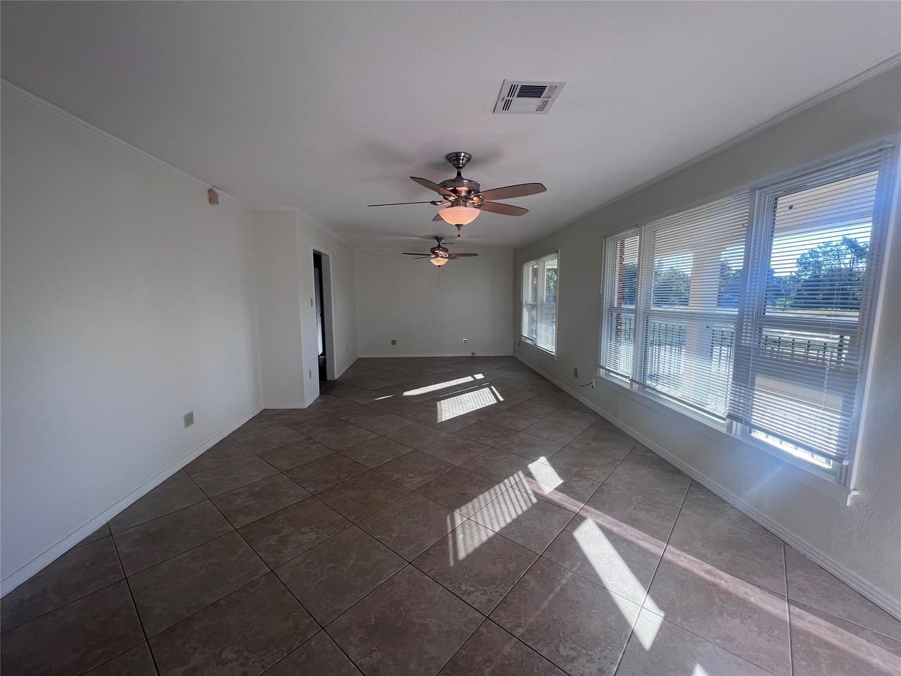 3215 Pine Ave - Photo 3 of 22